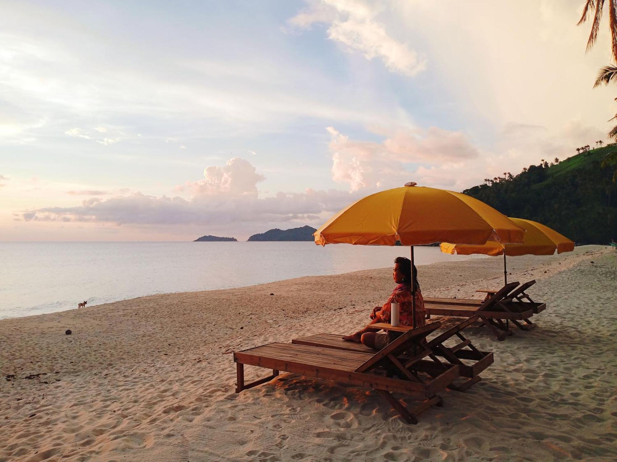 Campsite Amwani Sunset Colours Site San Vicente (Palawan)