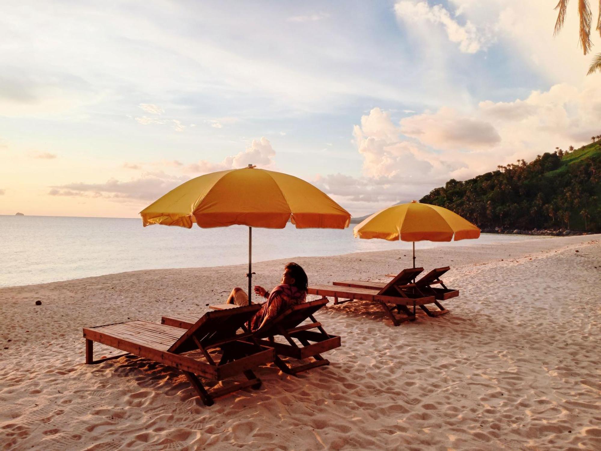 Amwani Sunset Colours Site Campsite San Vicente (Palawan)