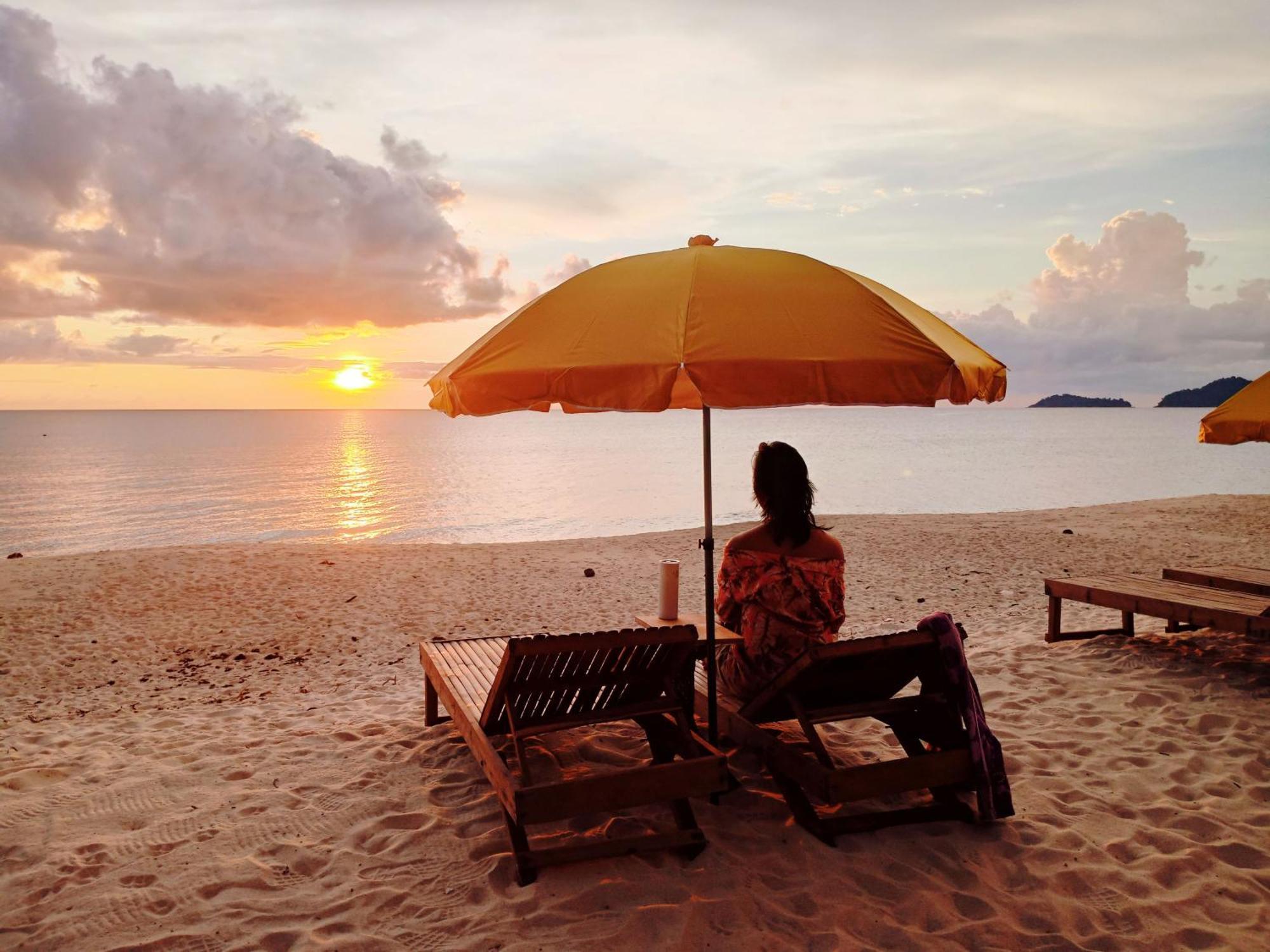 Campsite Amwani Sunset Colours Site San Vicente (Palawan)