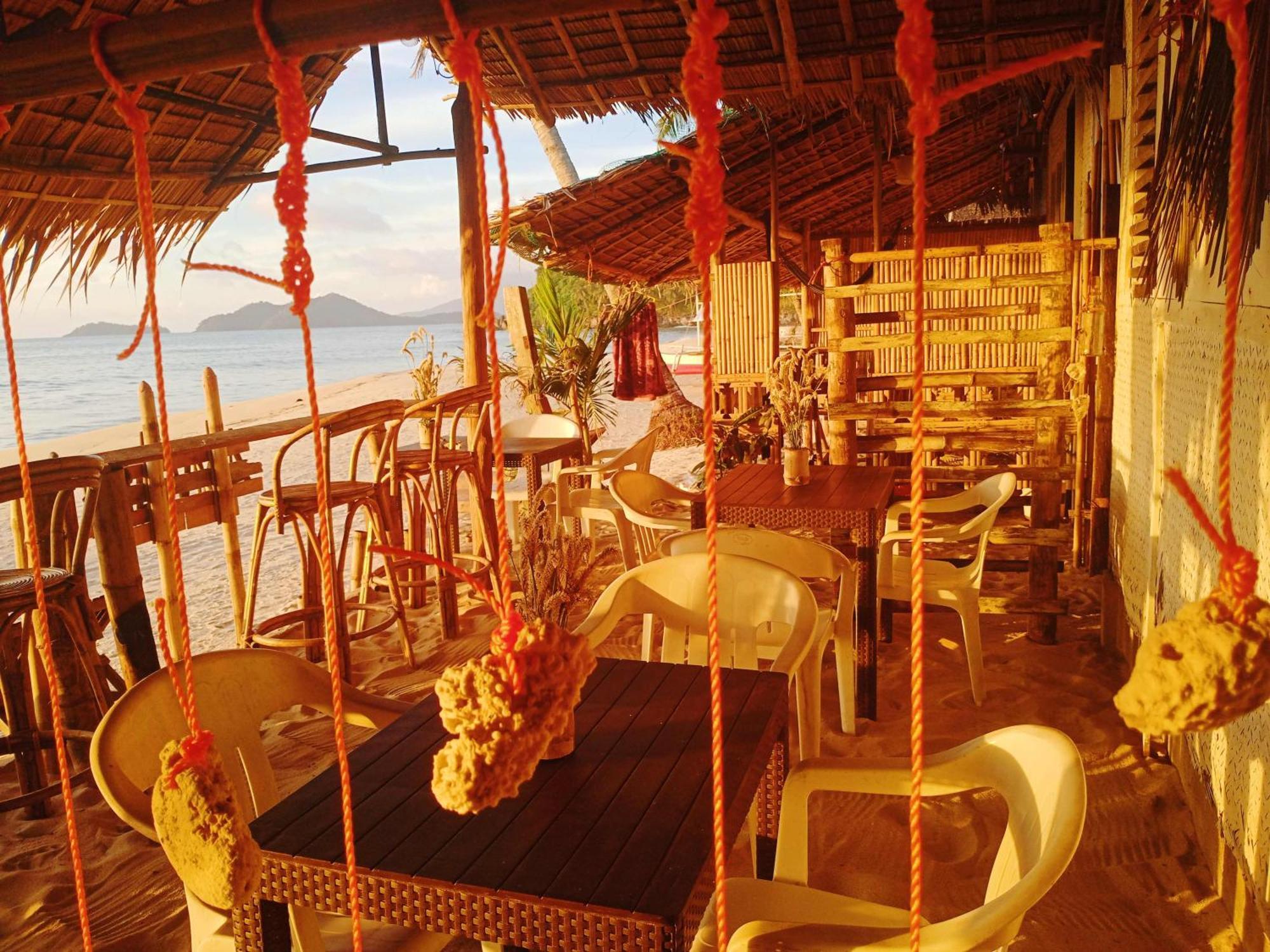 Amwani Sunset Colours Site Campsite San Vicente (Palawan)